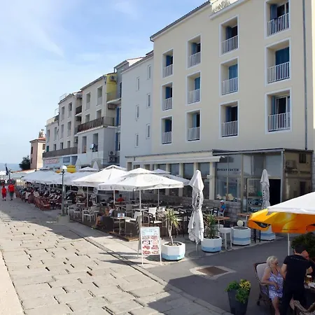 Punta Beachfront Exclusive Piran
