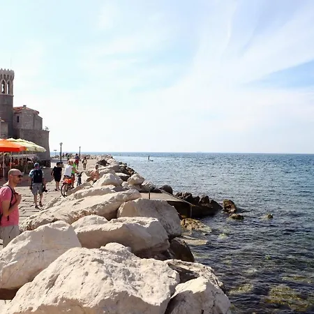Punta Beachfront Exclusive Piran